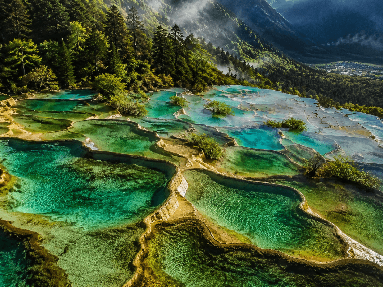 Huanglong's terraced calcite pools