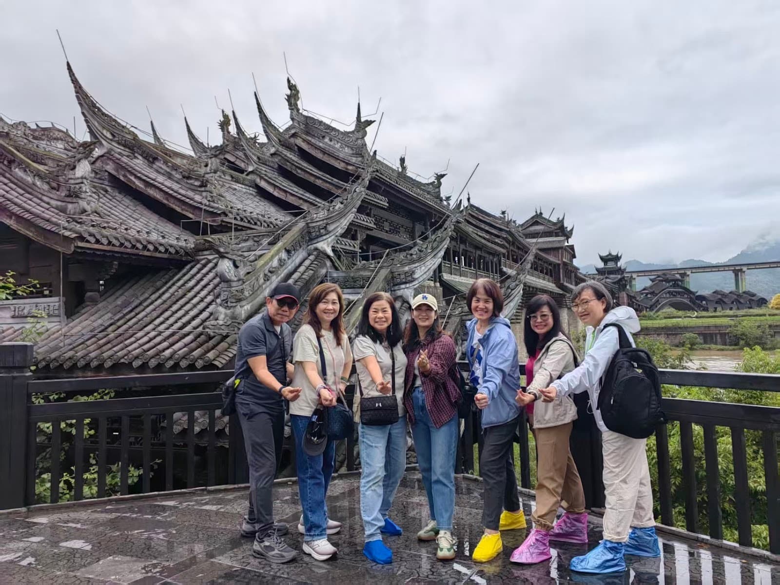 JUN-AIR group on the Zhangjiajie glass bridge