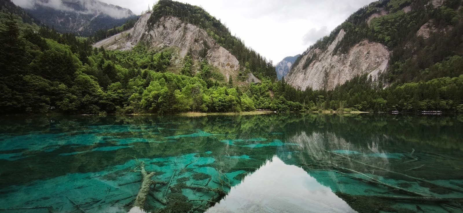 Turquoise lake at Jiuzhaigou